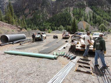 Photo of crew safeguarding an abandoned mine